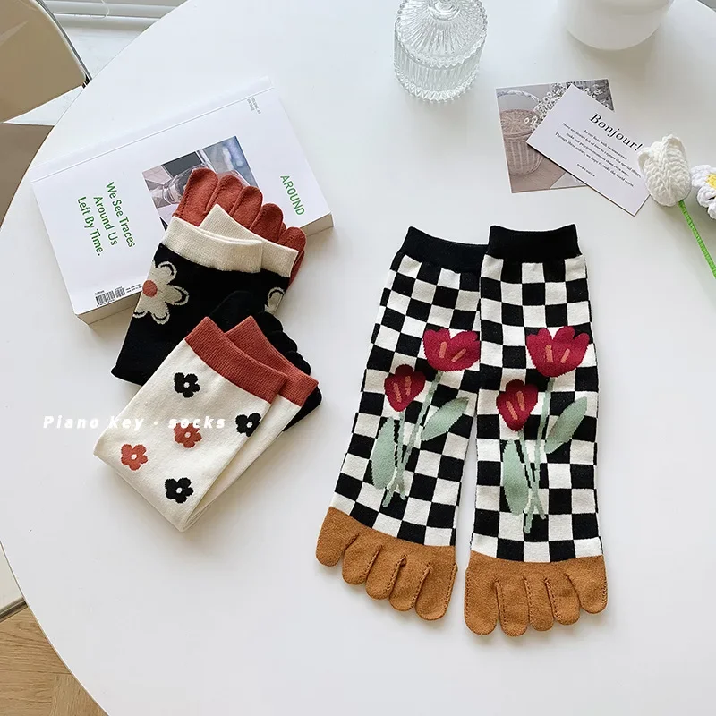 Five Fingers Women Socks Animals Cartoon Print Japanese Kawaii Cute Socks Casual Plaid Harajuku Floral Retro Vintage Socks Women