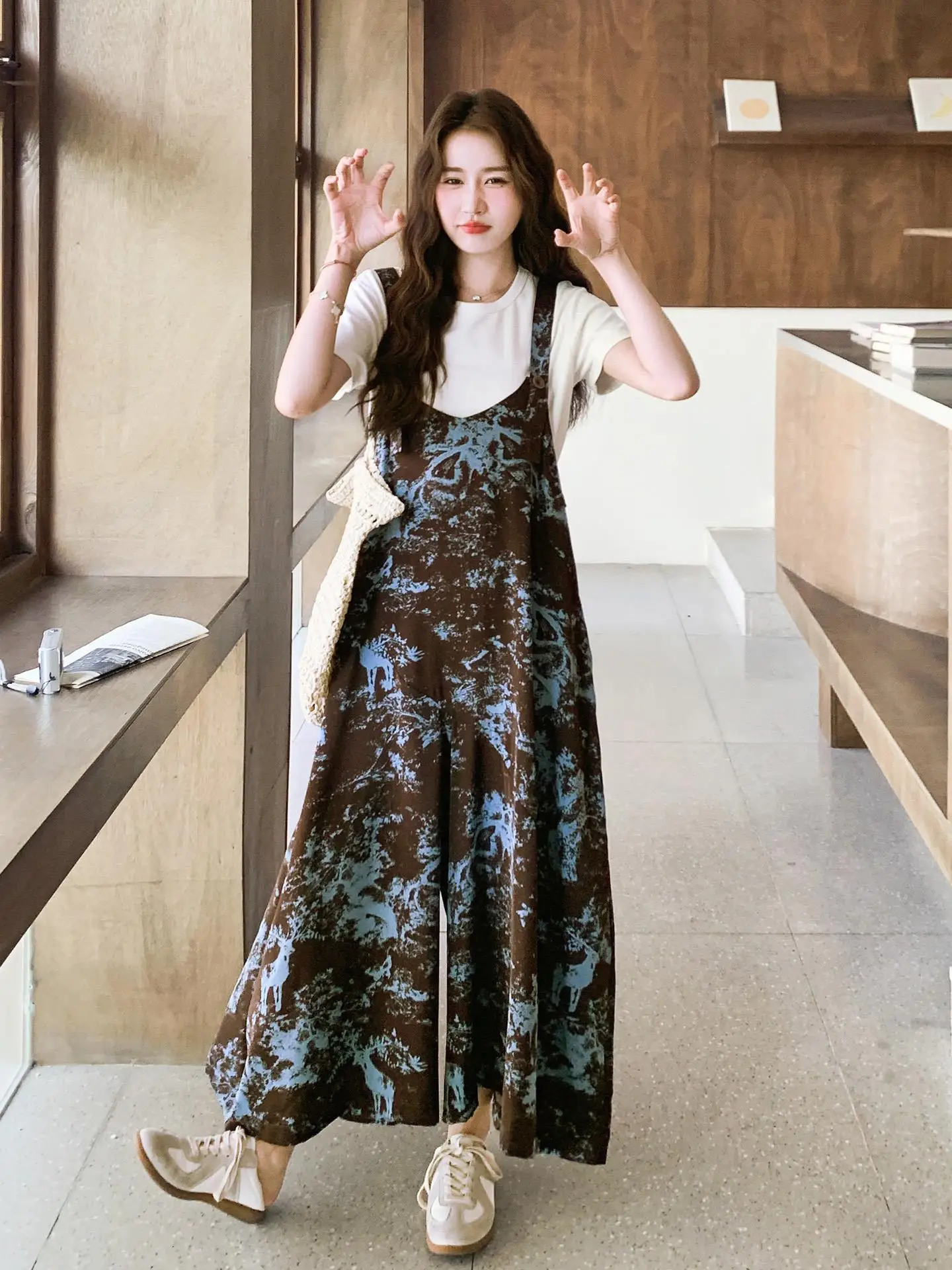 

Новая летняя легкая футболка и комбинезон с винтажным принтом, женский комплект Faion, костюм с широкими брюками на бретельках Vaion