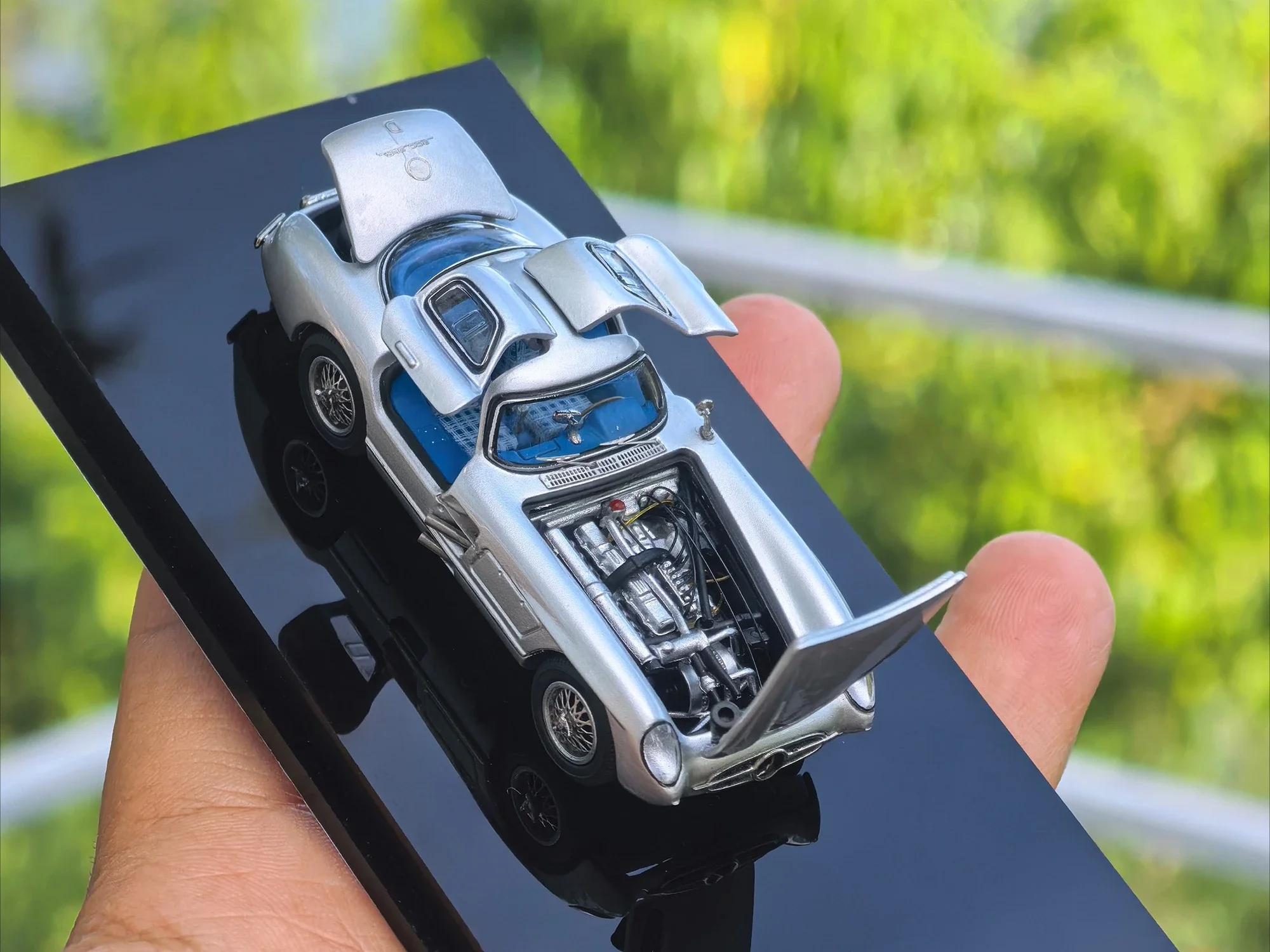 ys-1-64-sl-class-mk1-300-slr-1955-uhlenhaut-coupe-silver-blue-interior-diecast-model-car