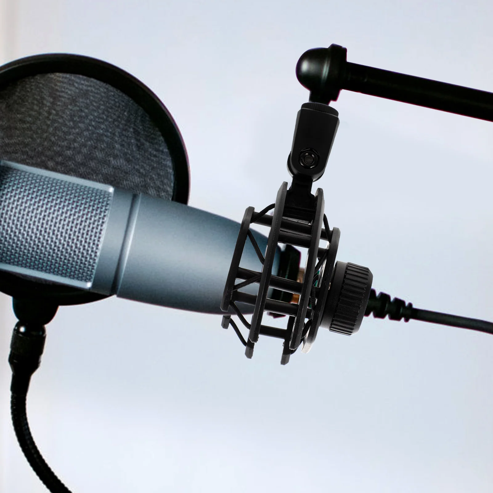 

Черный профессиональный микрофон, противоударный прочный противоударный держатель для микрофона, регулируемая стойка, практичная настольная подставка для микрофона для хоста