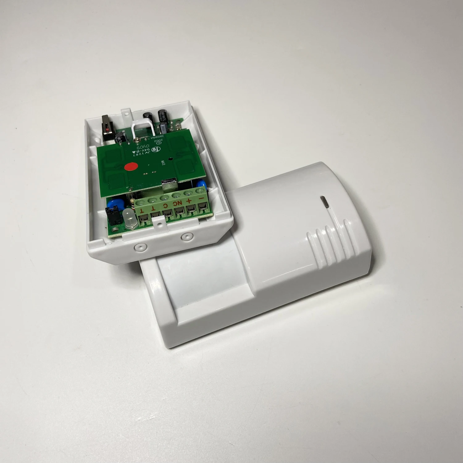 1Pcs Indoor Use Wall Mounted 12Vdc Infrared Microwave Combined Detector PIR Motion Sensor Intruder Alarm Relay Signal Output