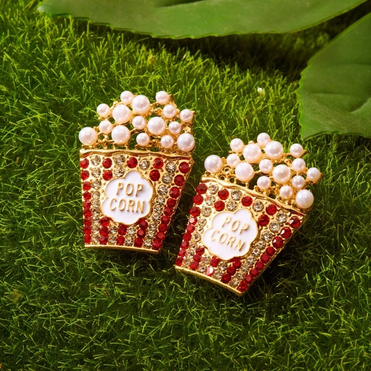 Weihnachtliche rote Strass-Ohrringe mit simulierten Perlen in Popcorn-Form für Damen, kreative Weihnachts-Popcorn-Ohrringe, Neujahrsparty-Schmuck. – Detail 28