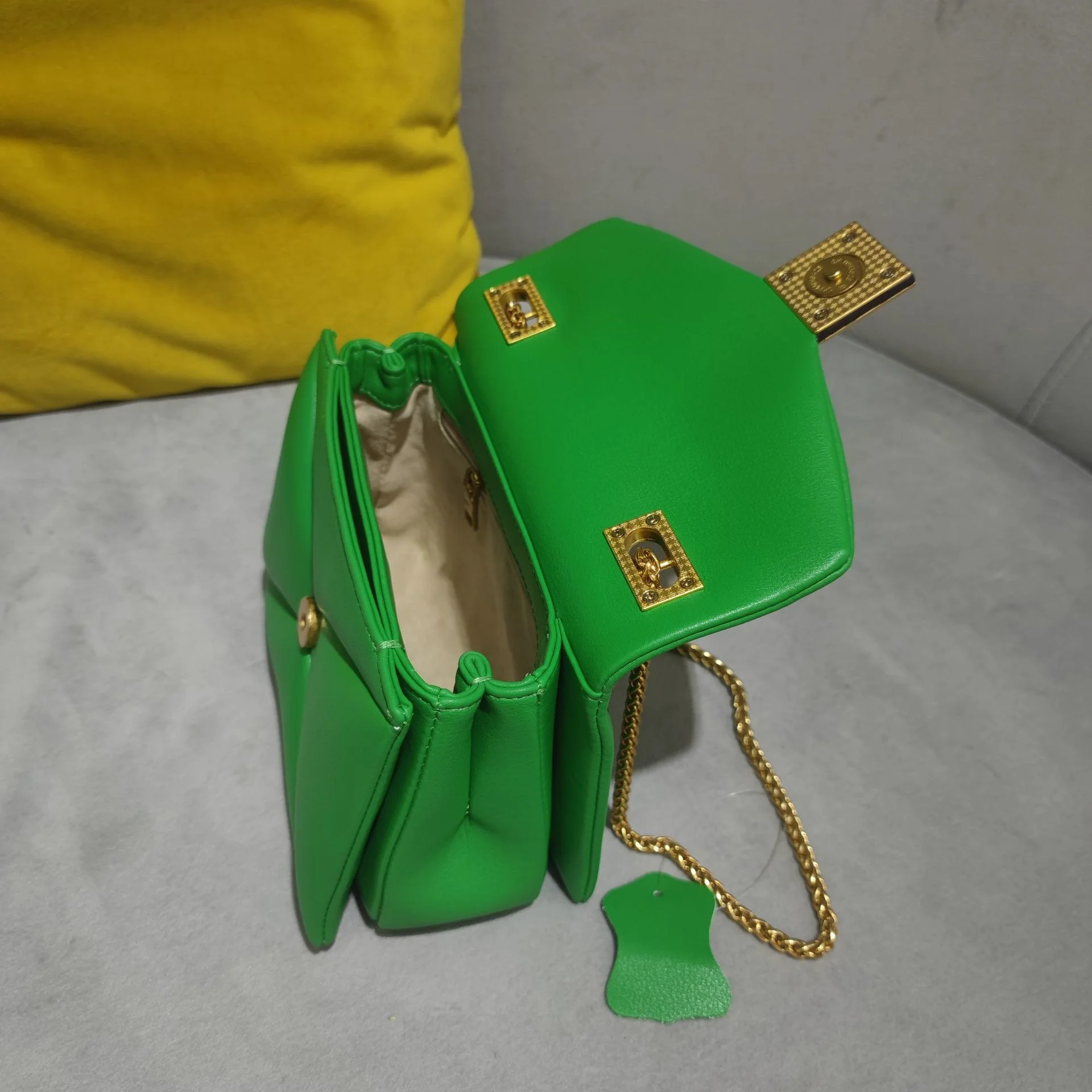 Imagem -04 - Couro de Luxo Designer Bolsa de Couro Dourado Grande Rebite Corrente Ombro Pequena Bolsa Moda Verde Tote Bolsa Crossbody Feminino