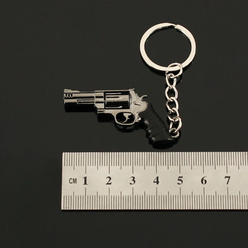 Anime Gun Model Keychains Game Colt 357 PKM M16A4 G36c MK47 M500 81-1 P320-M17 M92A1 M16A4 Boys Weapon Keychain Fans Gifts