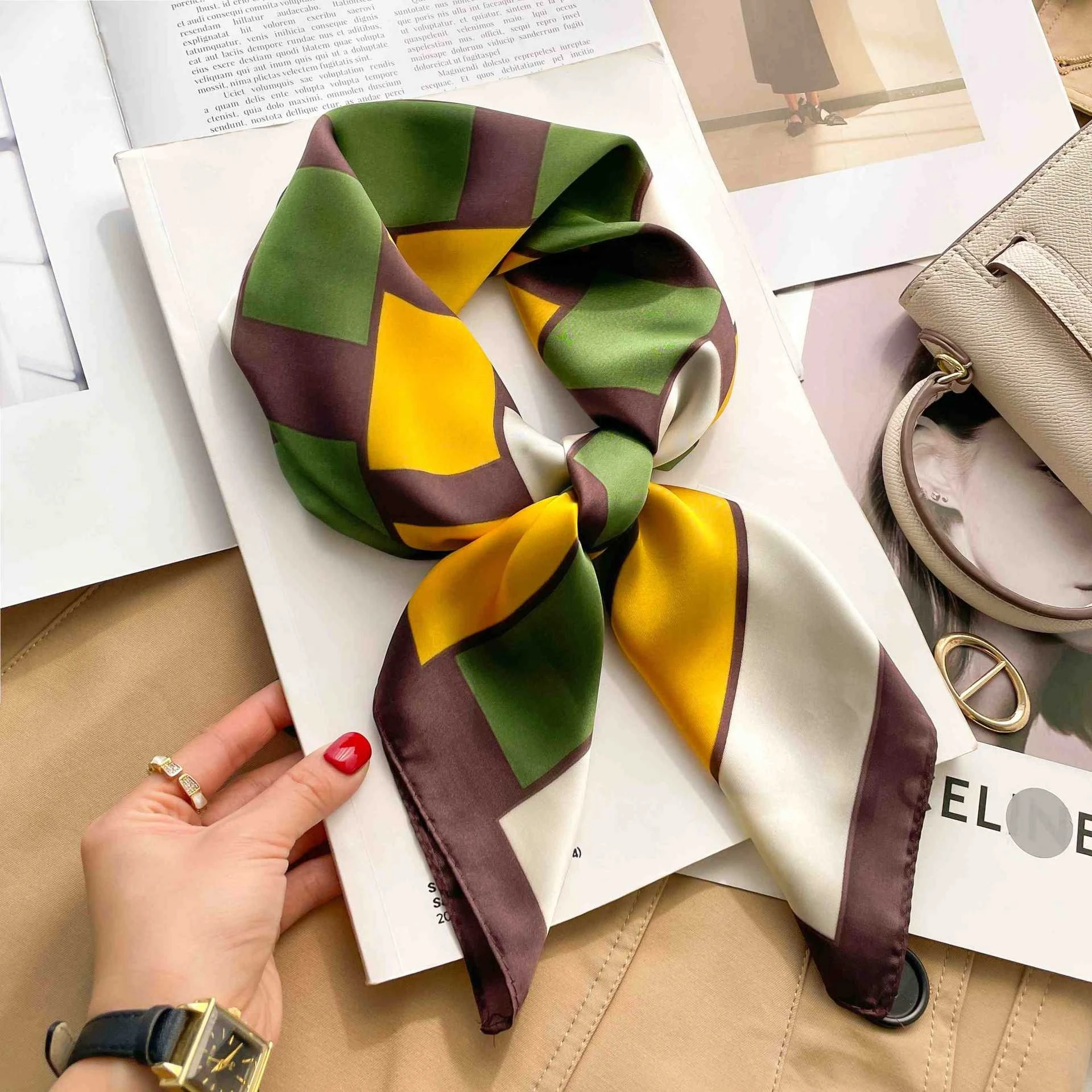 Modischer 70cm Grüner Bedruckter Quadratischer Seidenschal Damen Satin Halstuch Wickel Kopftuch Strand Haarband Damen Bandana – Detail 3