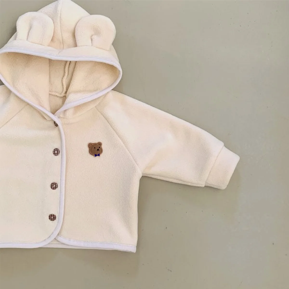 2025 شتاء جديد طفل طويل الأكمام معطف مقنع زائد المخملية سميكة الرضع الفتيات الدب التطريز سترة سترة طفل الملابس الدافئة