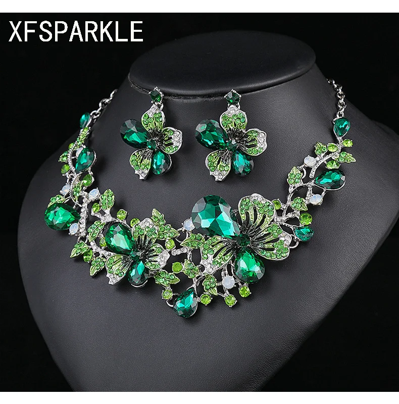 

2023 Chinese designed earrings the latest fashion styleExaggerated necklace set crystal banquet dress accessories