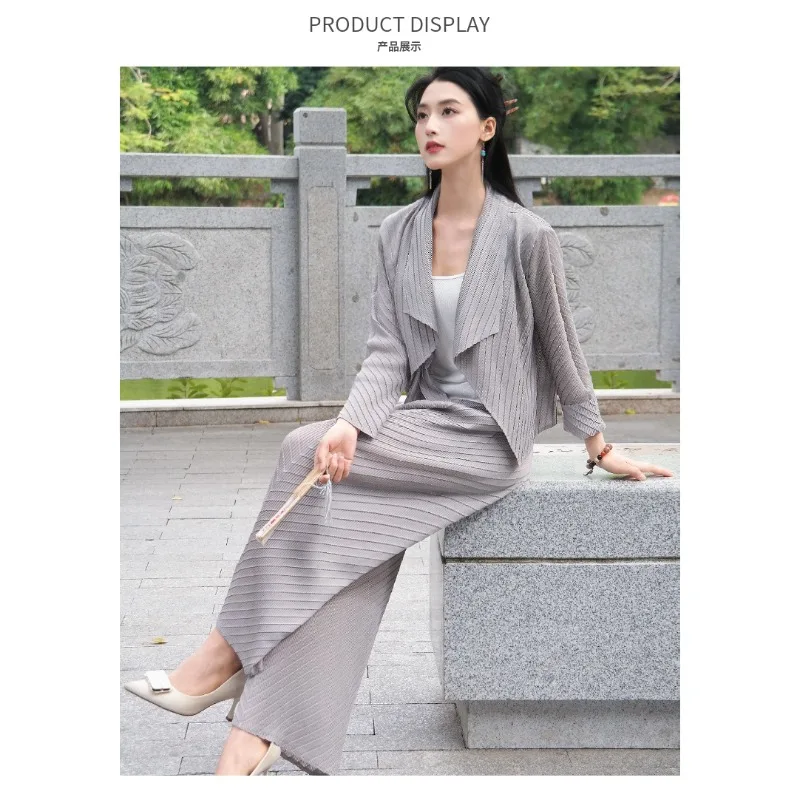 

Miyake плиссированный брючный костюм, свободный тонкий 2026 новый брючный костюм, продаваемый женский весенне-осенний простой кардиган с лацканами, комплект из 2 предметов