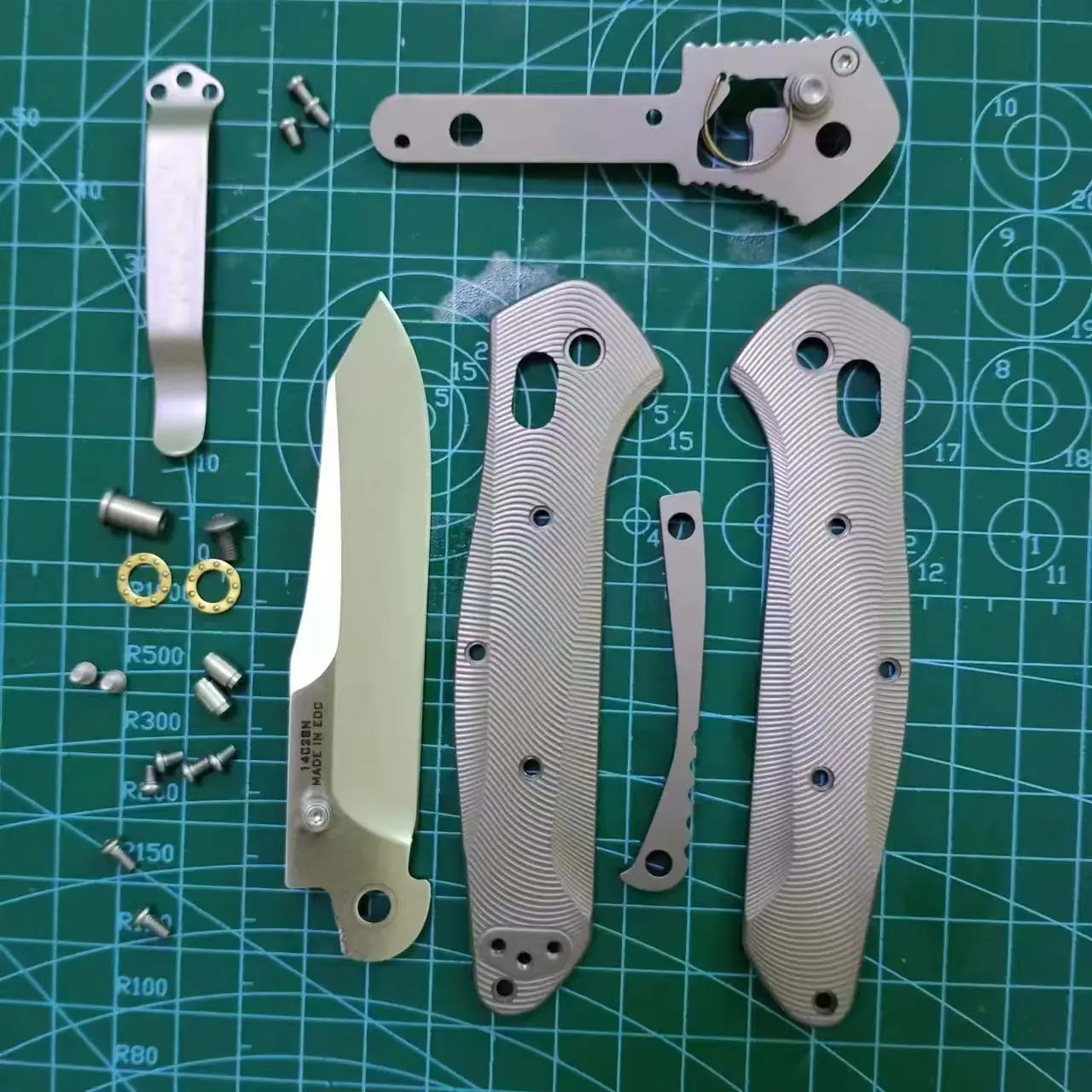 1 Set Custom Made Titanium Alloy Handle Scales +14C28N Stainless Steel Blade for Benchmade 940 Osborne Modify