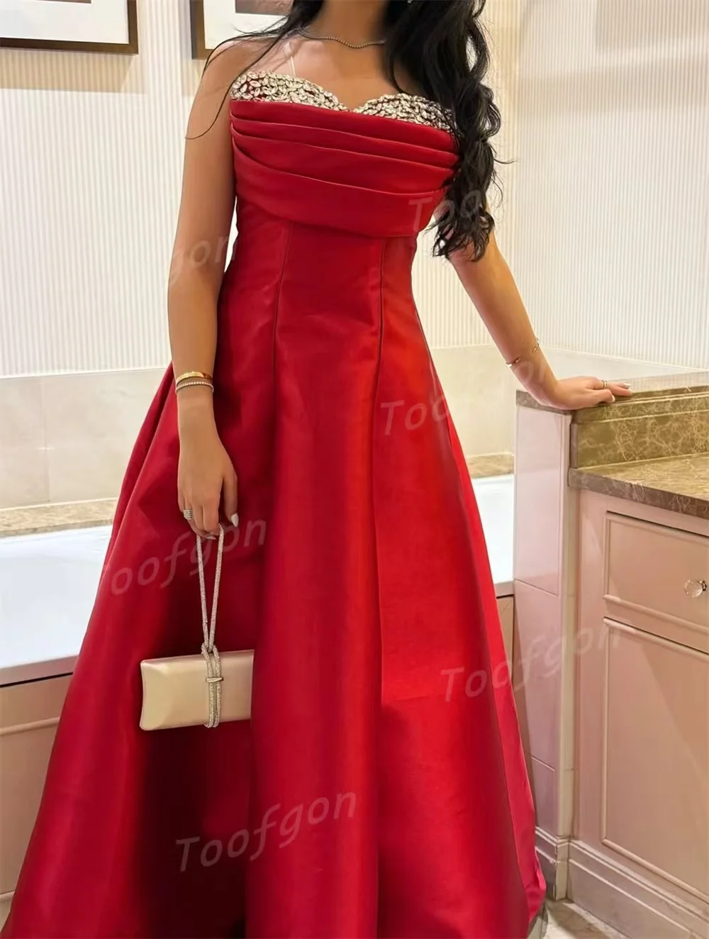 Toofgon 恋人レッドウエディングドレスサテンクリスタルビーズパーティードレス A ラインレースアップバックイブニングドレス女性カスタマイズ