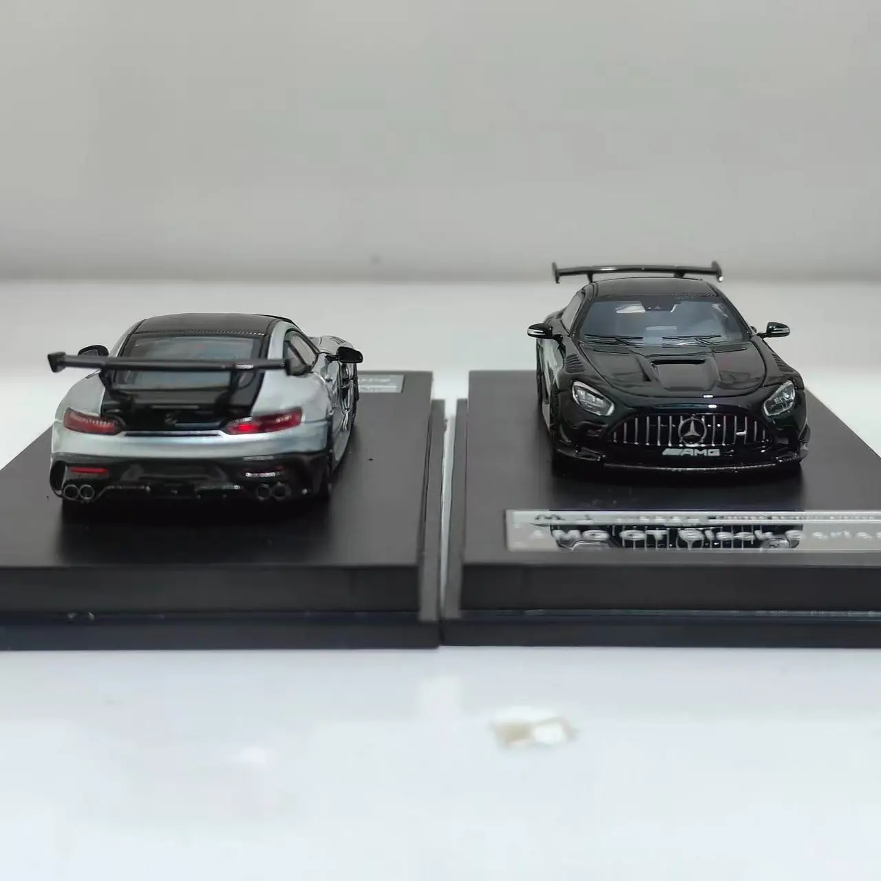MJ MODELO 1:64 Mercedes-Benz AMG GT Black Series restauran detalle del compartimento del motor modelo de carreras de aleación