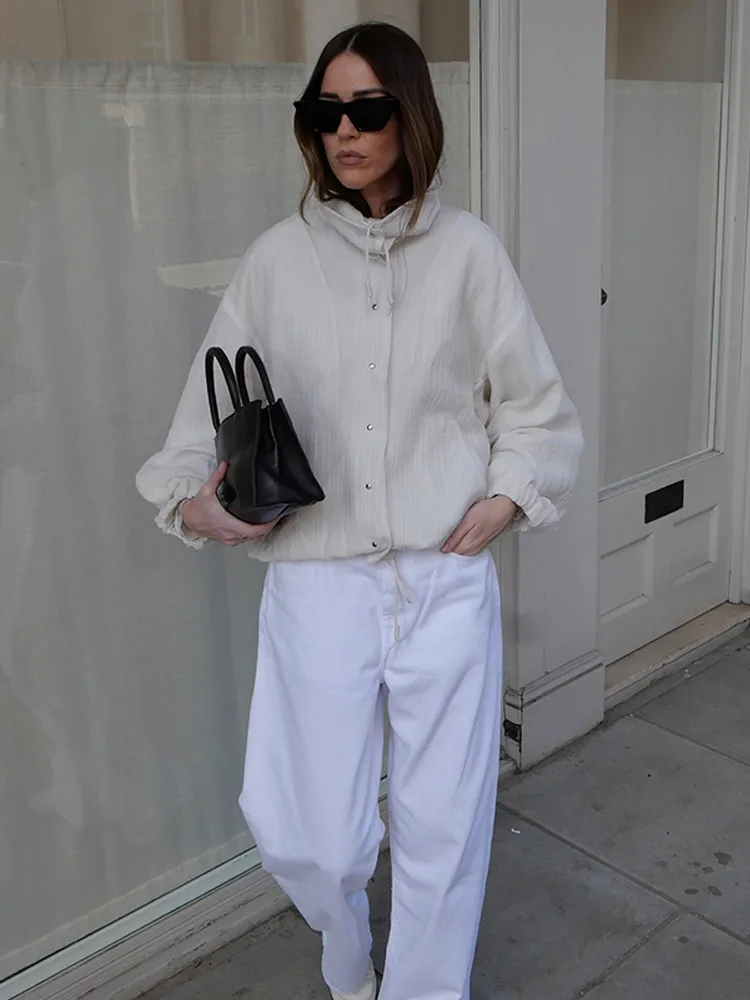 سترة قصيرة غير رسمية بياقة واقفة معاطف نسائية فضفاضة بأكمام طويلة وجيوب واحدة الصدر ملابس خارجية لخريف 2025 للسيدات في الشارع