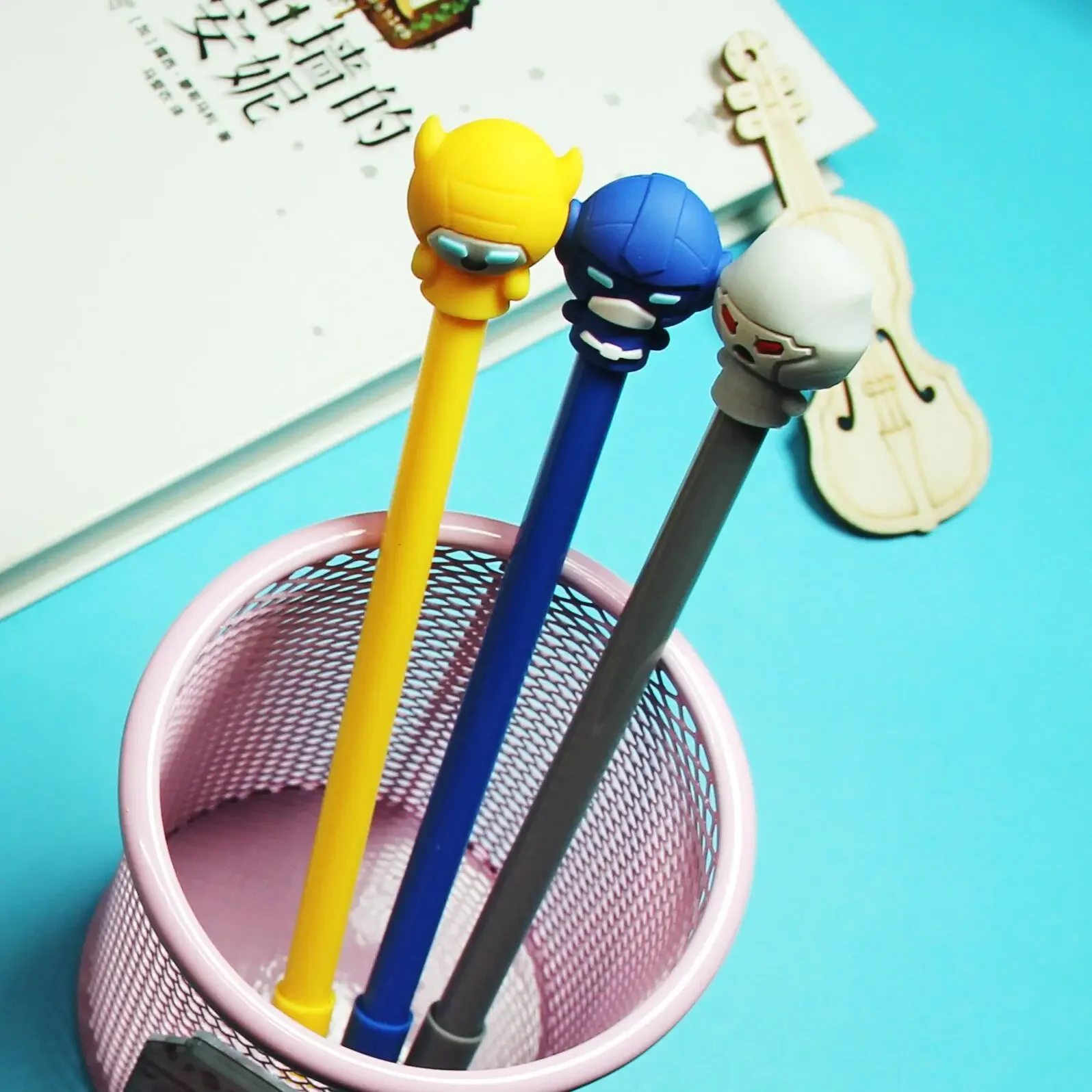 50pcs Korea creative black gel pen 0.5mm character cartoon hero pen factory direct sales B