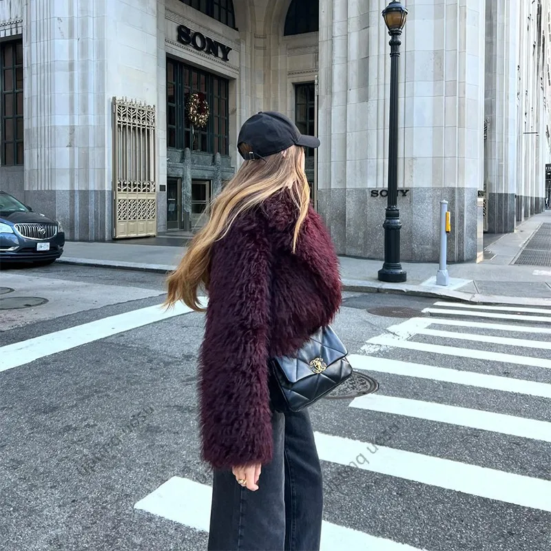 Brand Fashion Iconic Burgundy Cropped Shearling Faux Fur Coat Women Winter Jacket 2024 Fluffy Lapel Collar Red Fur Coat Outwear