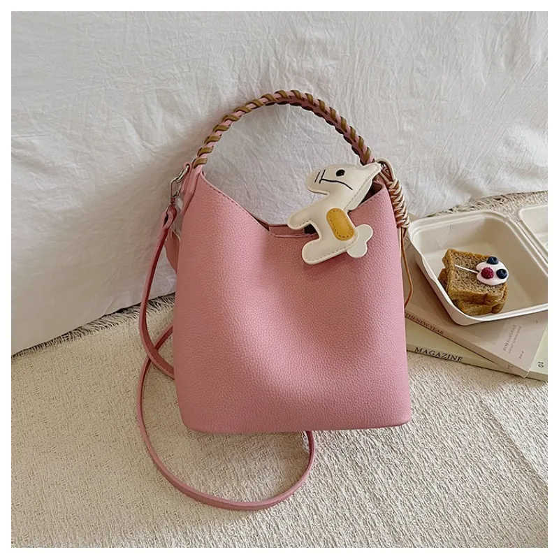 シンプルでクラシックな女性用メッセンジャートートバッグ、ファッショナブルなヴィンテージレザーおむつバッグ、ミニマリストデザイナーのクロスボディショルダーバッグ、エレガントなデザイン