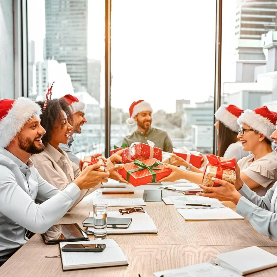 Iioscre سانتا قبعة قبعات عيد الميلاد للبالغين عطلة عيد الميلاد للجنسين قبعة سانتا كلوز الكلاسيكية لحفلة رأس السنة الجديدة تكلفة عطلة احتفالية