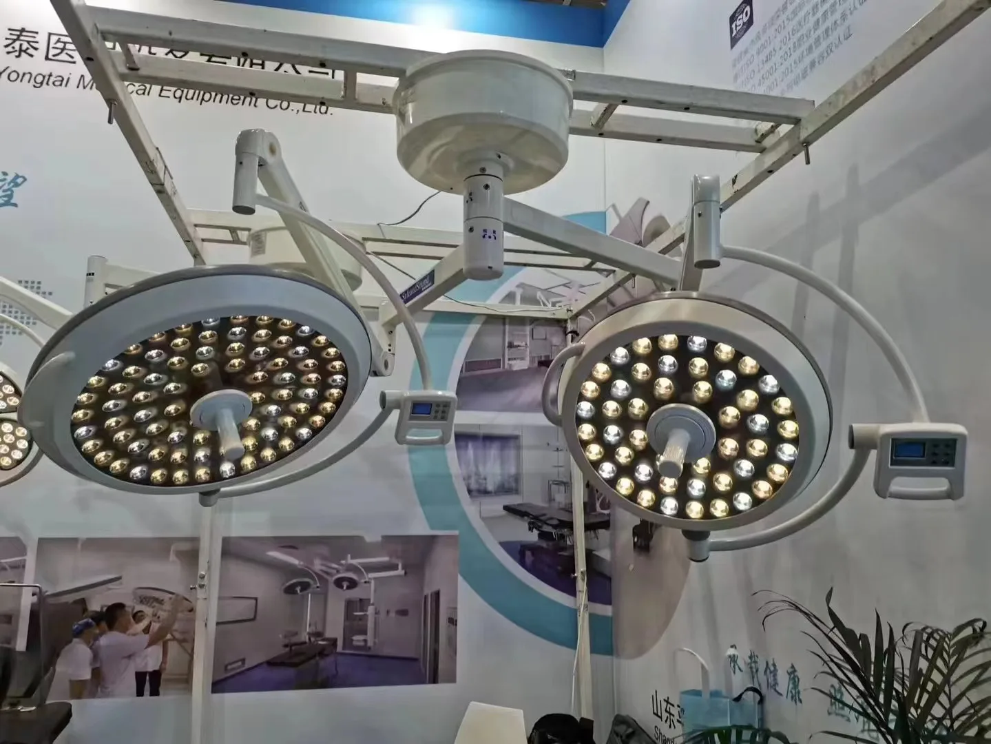 ไฟผ่าตัด LED แบบไร้เงา ของแท้ แบรนด์ใหม่ ราคาดีที่สุด สำหรับห้องผ่าตัด