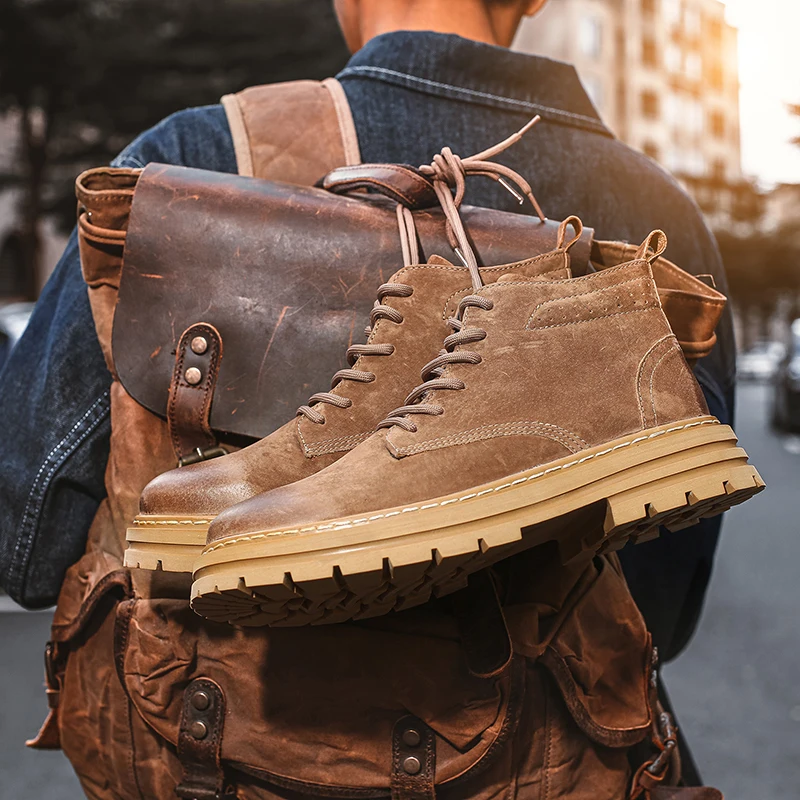 أحذية جلدية صفراء كبيرة للزوجين: أحذية رجالية جديدة لخريف وشتاء 2025، أحذية قصيرة على الطراز البريطاني، نعل سميك عالي الجودة