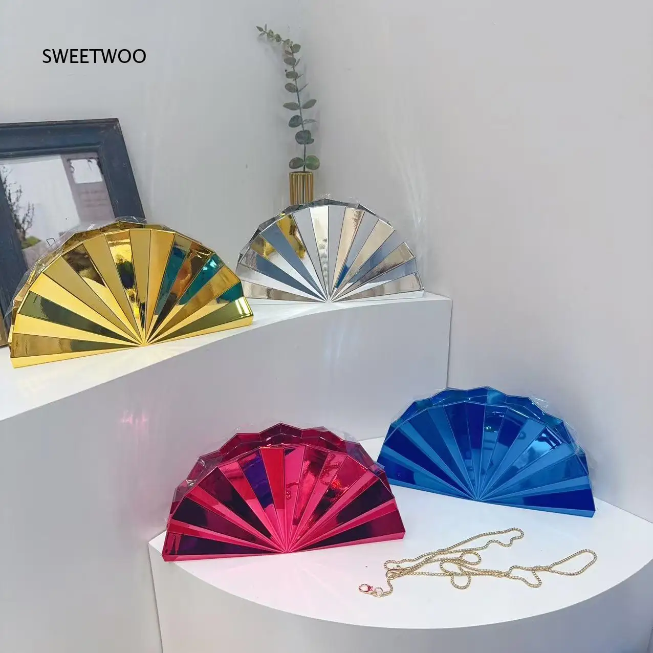 Glossy Shiny Fan Structure Handheld Purse Unique Avant Garde Style For Ladies Night Out And Fashion Show