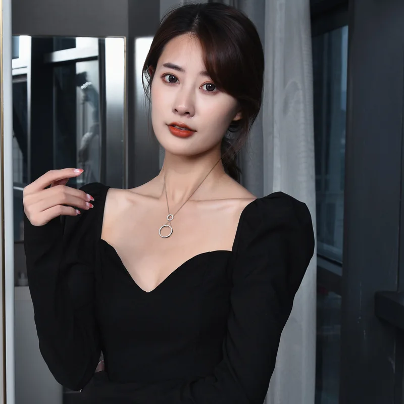 多機能でファッショナブルな幾何学的なサークルが女性のための調節可能なネックレスを取り出す