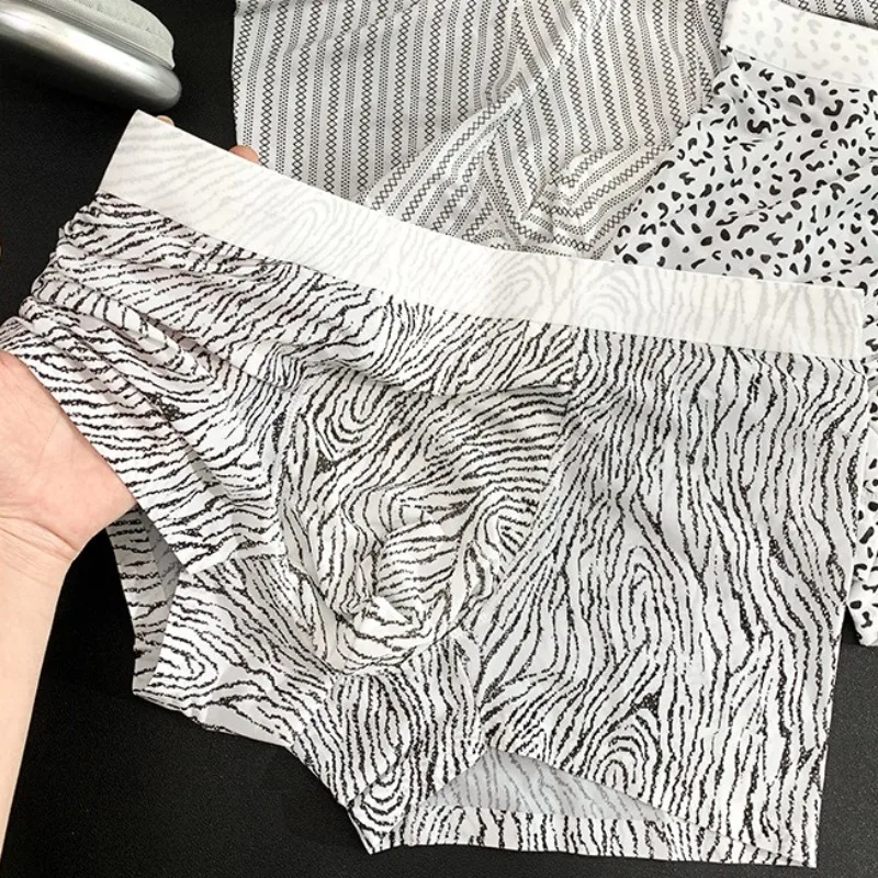 

Leopard Ice Silk Boxer Men Sexy Seamless Underwear Breathable Qucik-Dry Lingerie Naked Feeling Pantie Soft Shorts U Convex Pouch