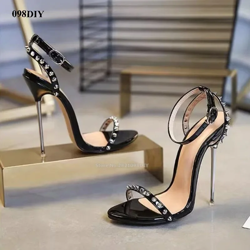 

Женские босоножки на высоком каблуке из лакированной кожи с заклепками и шипами, летние вечерние модельные туфли на тонком каблуке