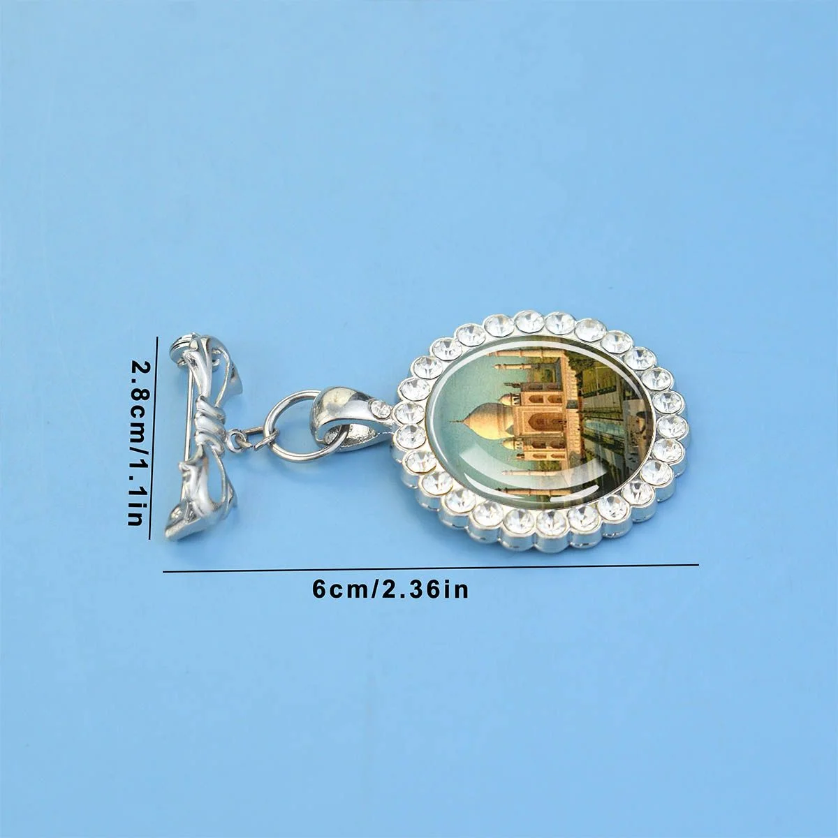 1PC Scenic Spot Pattern Circular Glass Brooch with Sparkling Synthetic Zircon Trimsuitable for Holiday Parties and Birthday Gift