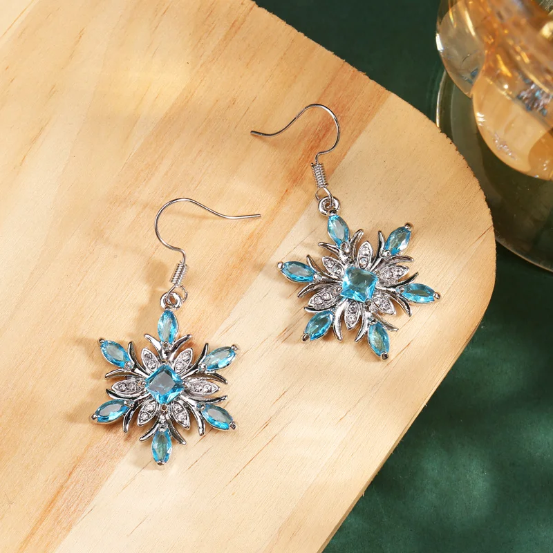 Christmas Theme Drop Earrings Snowflake Shaped Zircon Pendant Dangle Earrings For Women Sweet Drop Earrings Wedding Jewelry