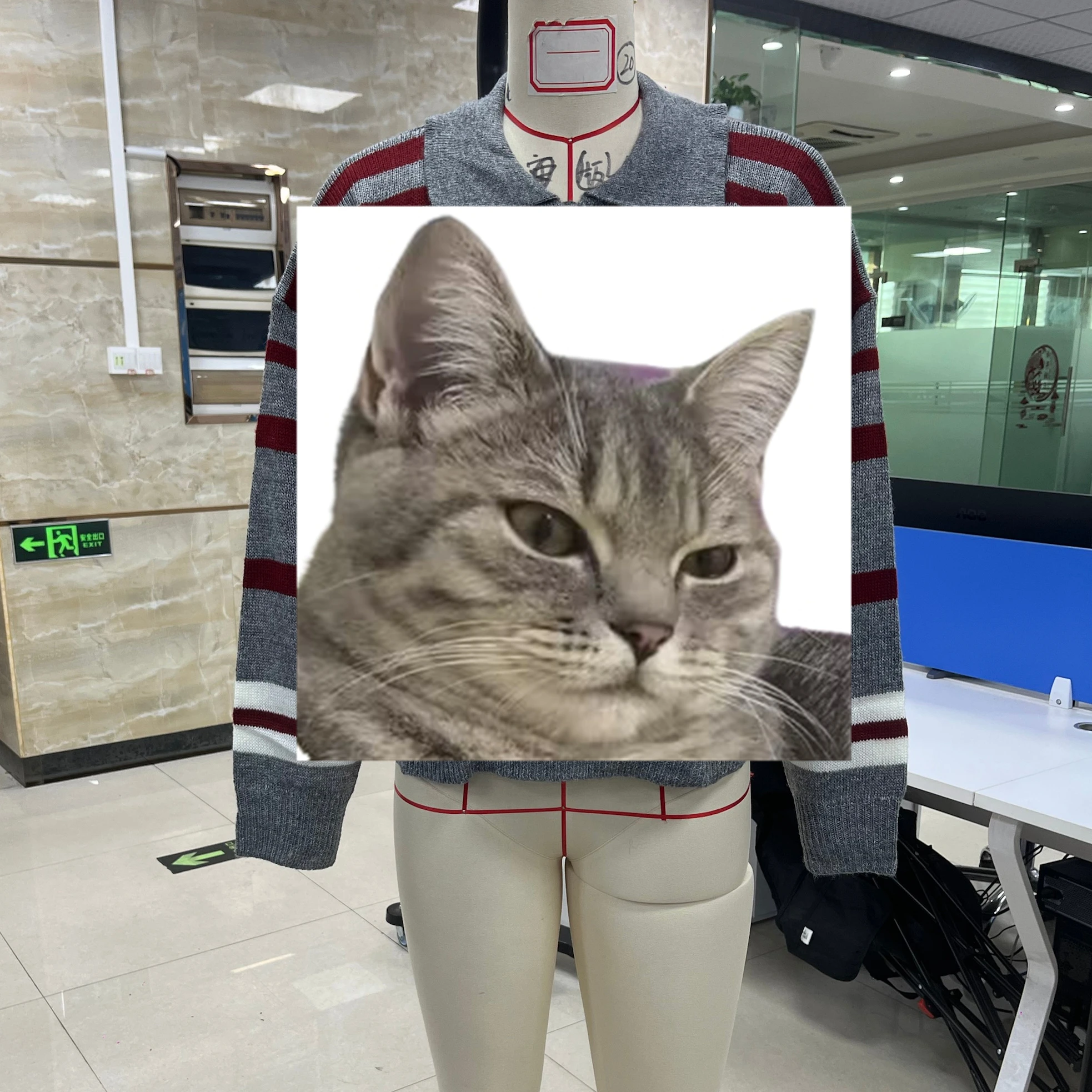 Damski sweter z dzianiny z długim rękawem, kołnierzykiem i zapinaniem na guziki, retro, jesienny, patchworkowy, w paski.