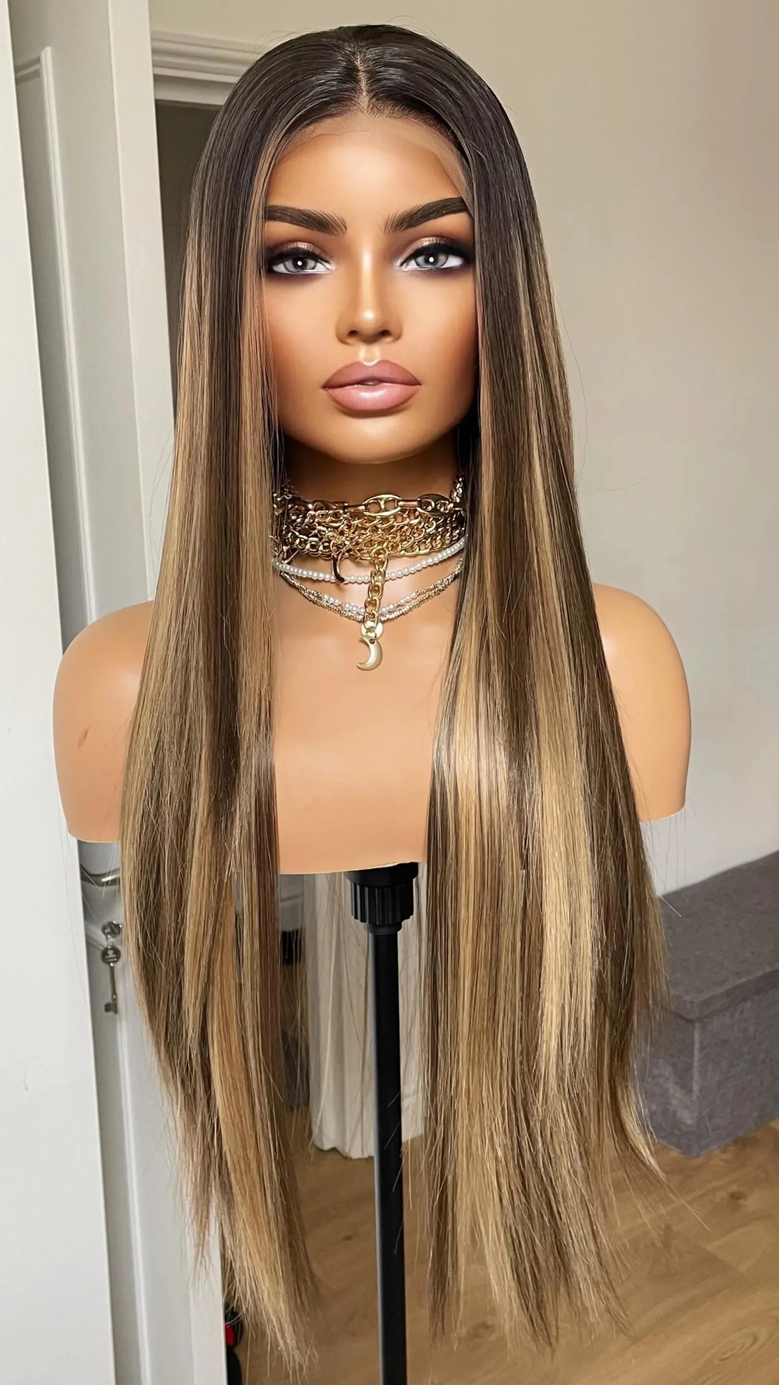 Synthetische Perücke für Schwarze Frauen, Seidig Glatte Balayage Lace Front Perücken, HD Braun mit Honigblonden Highlights, Klebefreie Alltagsperücke