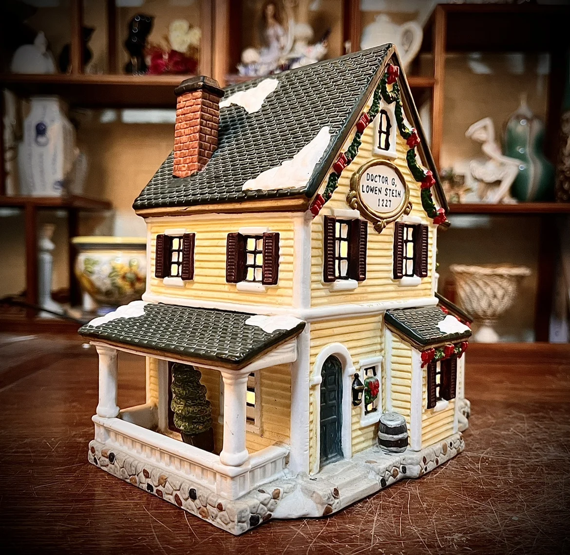 Home Decor Owell Creative European Building Figures House Model Figurine with Lamp Home Furnishing Living Room Ornaments Gift