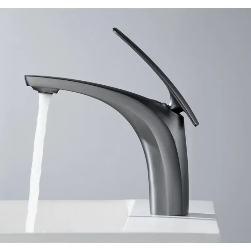 

Модный смеситель для раковины в форме листа с одной ручкой и одним отверстием, смеситель для горячей и холодной воды, смеситель для ванной комнаты, монтируемый на палубе