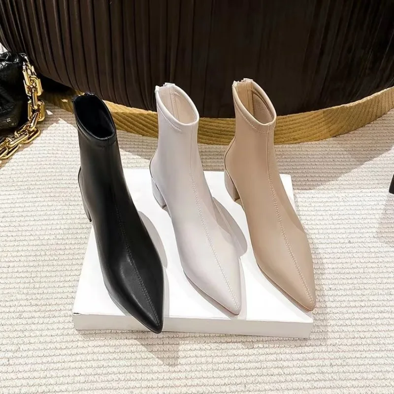 Low Cut Pointed Short Boots Thick Heel Patent Leather Zippered Back Fashionable Fashion Women Shoes Fashionable and Casual