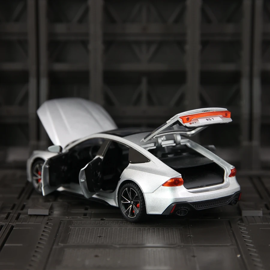 Portas modelo de carro em liga Audi RS7 1:32 em ambos os lados que podem ser abertas, e o capô dianteiro e da porta do porta-malas também podem ser abertas