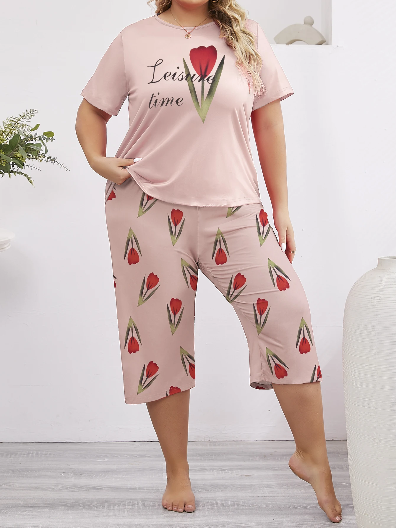 Large size women\'s pajamas home clothing loose and comfortable floral print round neck short sleeved T-shirt&cropped pajamas set