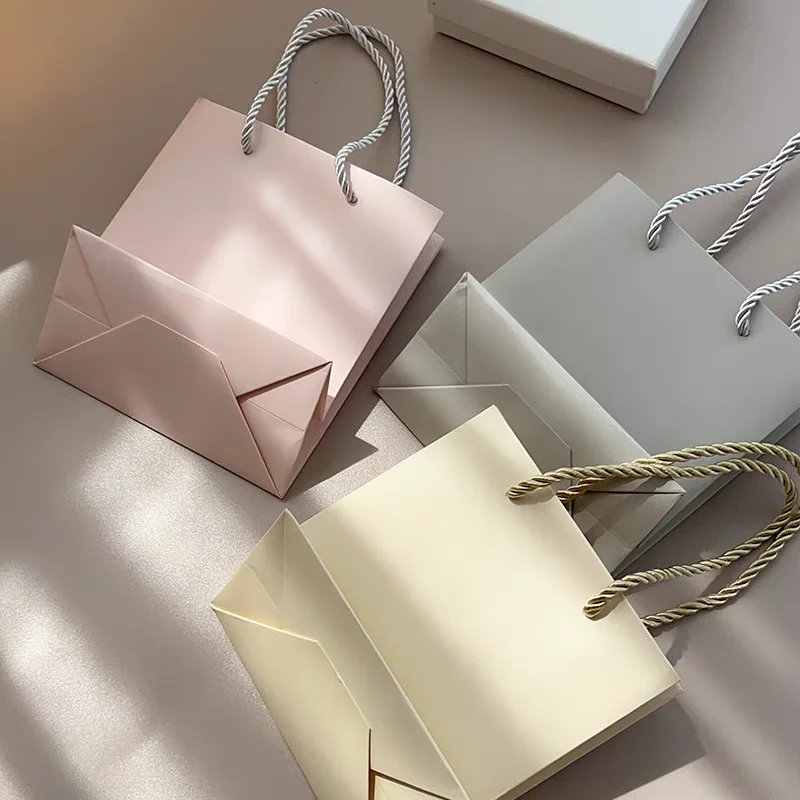 

Gift paper bags custom jewelry packaging bags personalized shopping paper bags with logo luxury packaging for Wedding gifts