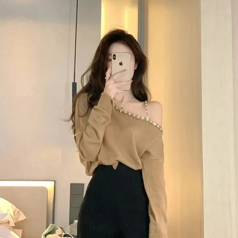 Off-shoulder Diamond-inlaid Sweater Top For Women's Spring 2025 New Short And Thin Sweater