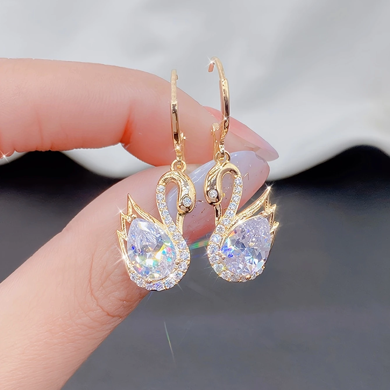 [Swan Glass Earrings] Light Luxury Elegant Exquisite Unique Swan Design Glass Inlaid Ladies Fashion French Temperament Earrings - Daily Banquet Holiday Gift Fashion Pendant Earrings