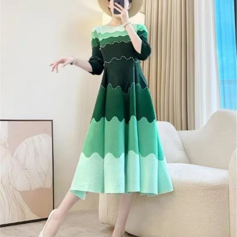 Miyake Women's Pleated Palace Style Dress Early Spring 2026 A-Line Skirt French Tea Break Waist Gradient Color Bud New Style