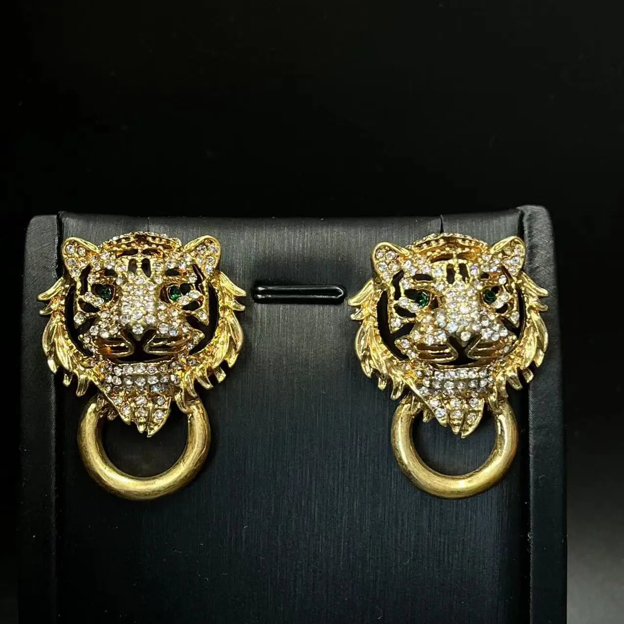 

Vintage personalized and creative domineering tiger head earrings