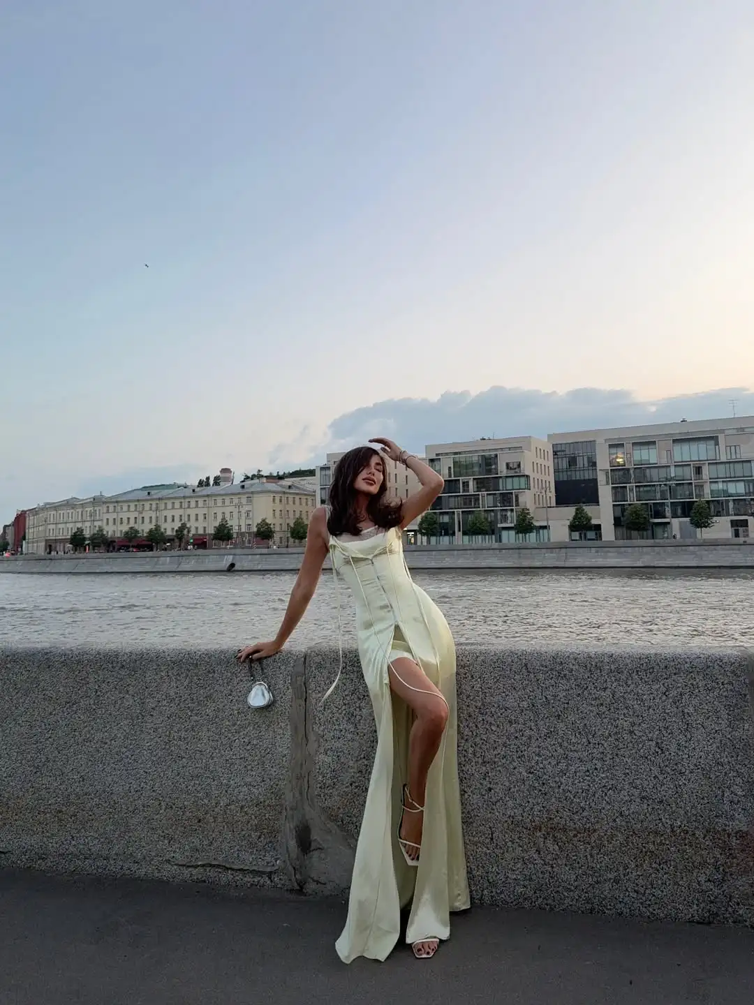 Vestido de retazos de encaje amarillo para mujer, vestido Sexy de satén con cordones, sin mangas, sin espalda y cremallera, vestidos de noche de fiesta para señora nueva 2025