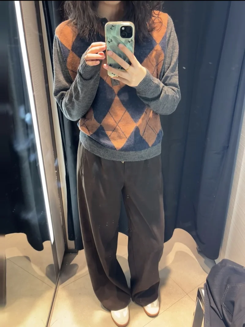 ETJ 2025 jesień nowa kolekcja odzieży damskiej, sweter z długim rękawem, cienki, dzianinowy, z kołnierzykiem polo, zdobiony diamentowym wzorem i przeszyciami.