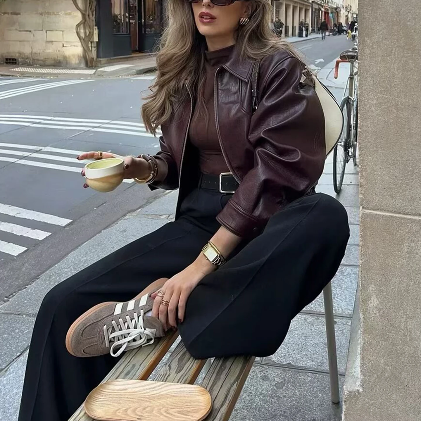 

Кожаный джат с воротником на молнии и воротником-молнией в стиле ретро, женская верхняя одежда, новинка лета 2025, простое длинное пальто све