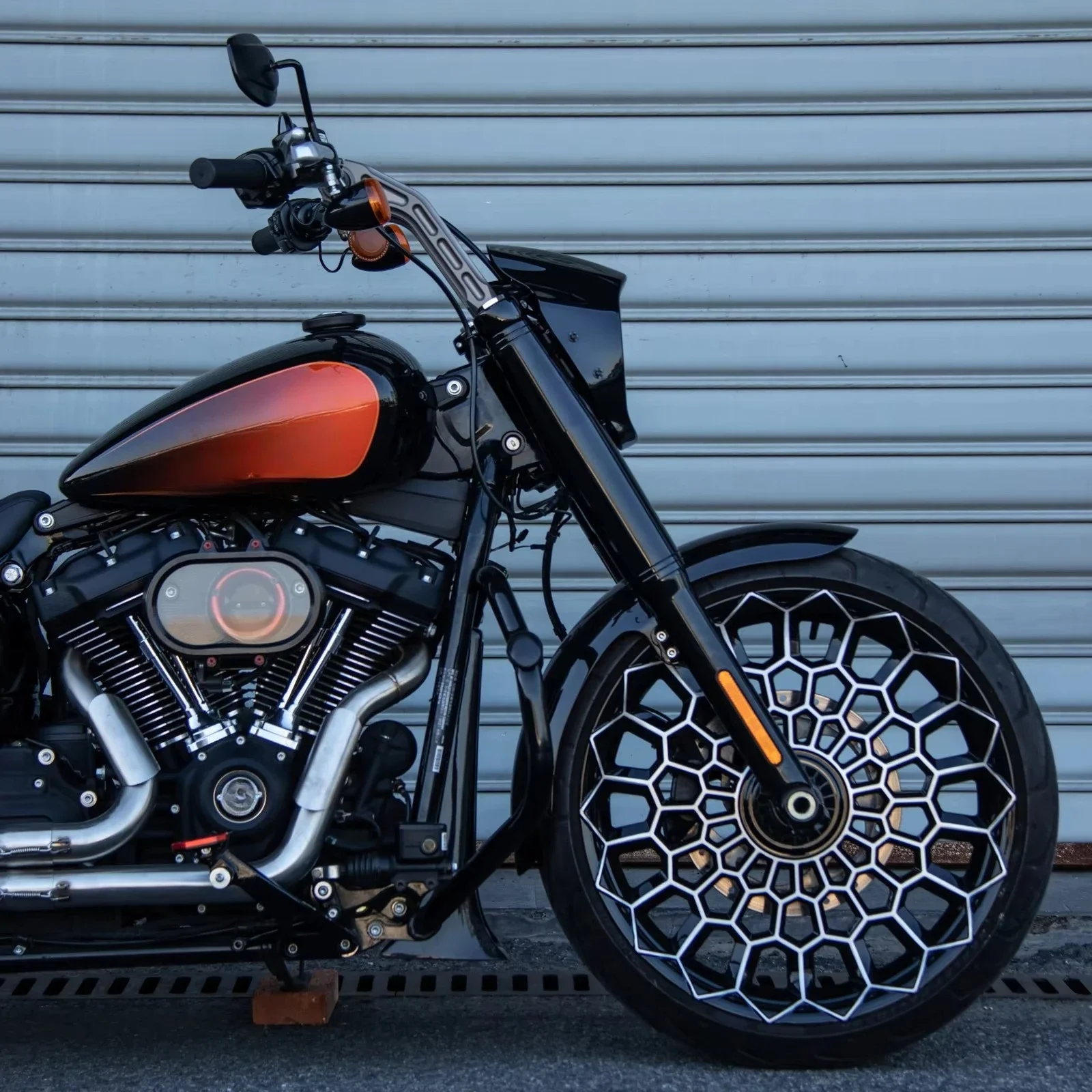 3D Custom Forged Hub/Wheel/Rim with Gloss Black Finish for 18-later harley Street bob Softail Standard Fatboy Breakout