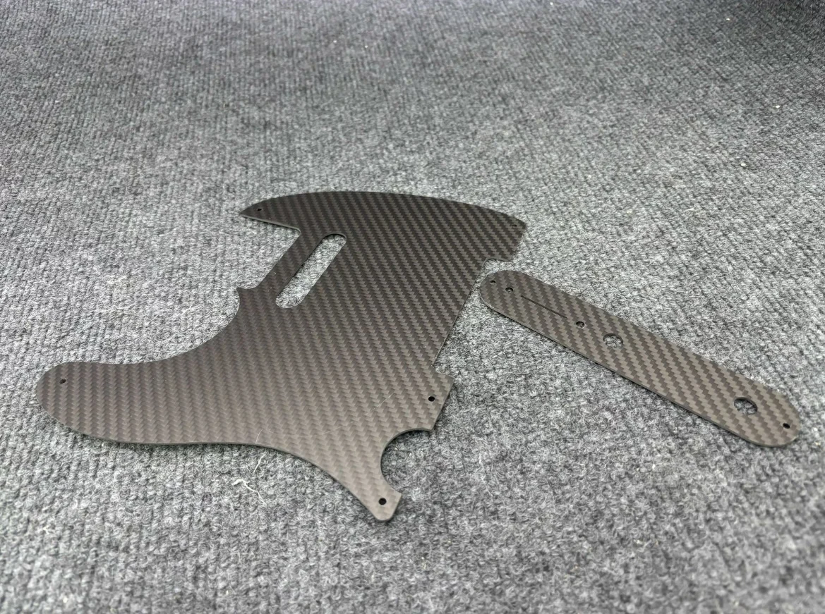 A Set of Electric Guitar Pickguard Real Carbon Fiber Pickguard Control Plate with Screws for T L Guitarra in High Quality