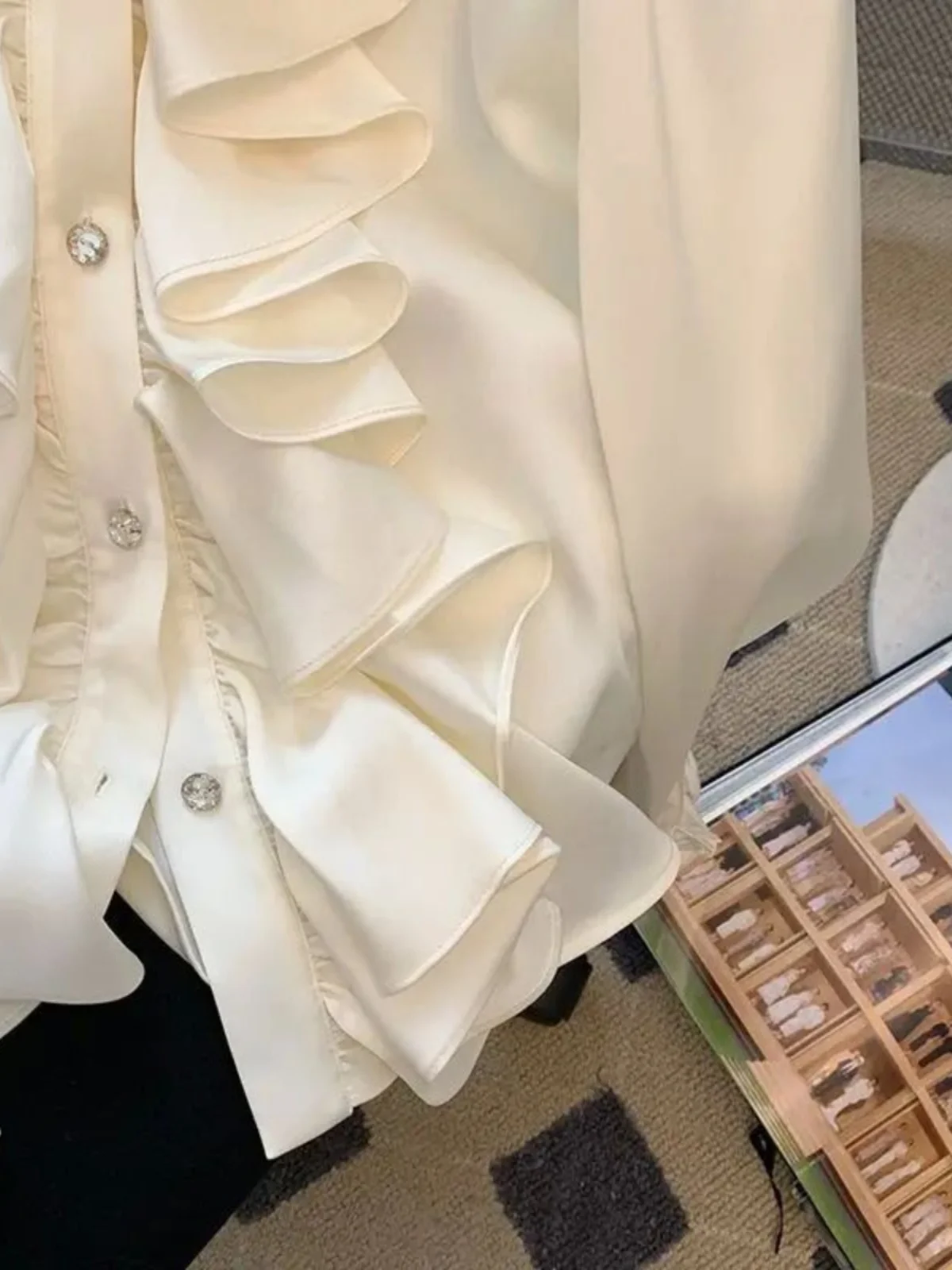 قميص نسائي بأكمام طويلة من الدانتيل الفرنسي، مزين بالزهور، أنيق وعصري، مريح ومناسب للشابات من سن 8 إلى 24 عامًا