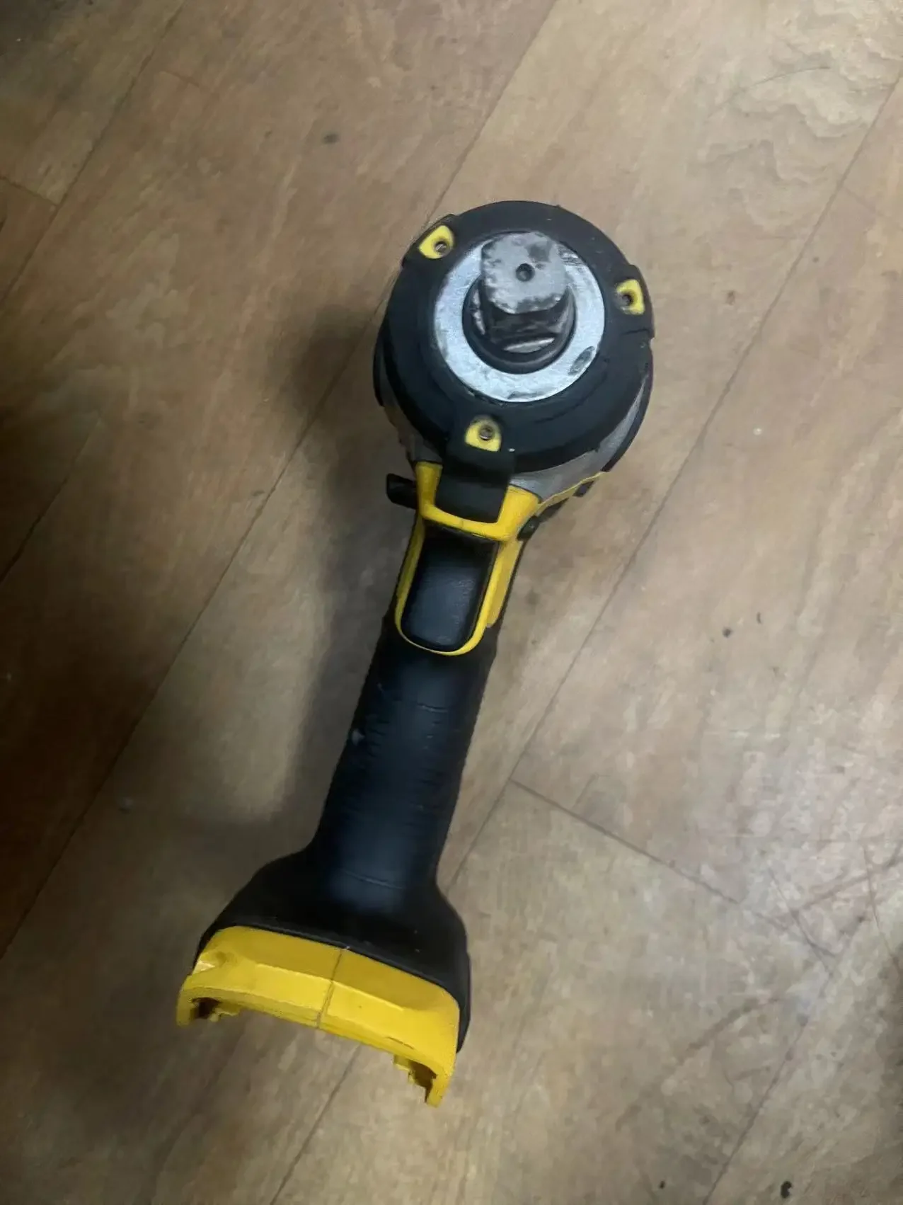 Used Dcf 880 DEWALT IMPACT WRENCH 1/2