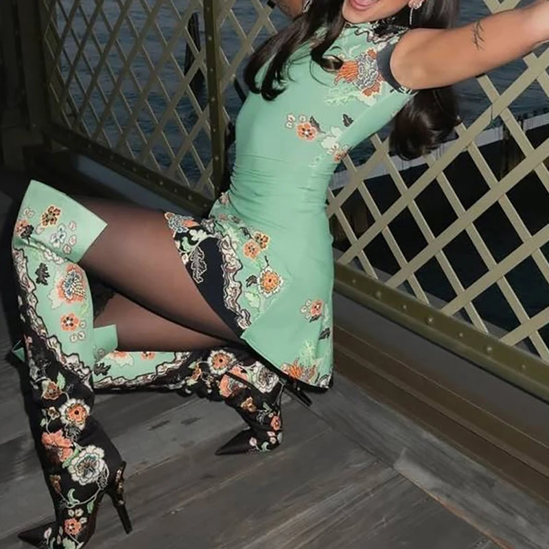 Lässiges Kurzarm-Kleid im chinesischen Stil, halbhoher Kragen, Sommer-Minikleid für Damen, Vintage-Blumendruck, gerafftes Partykleid