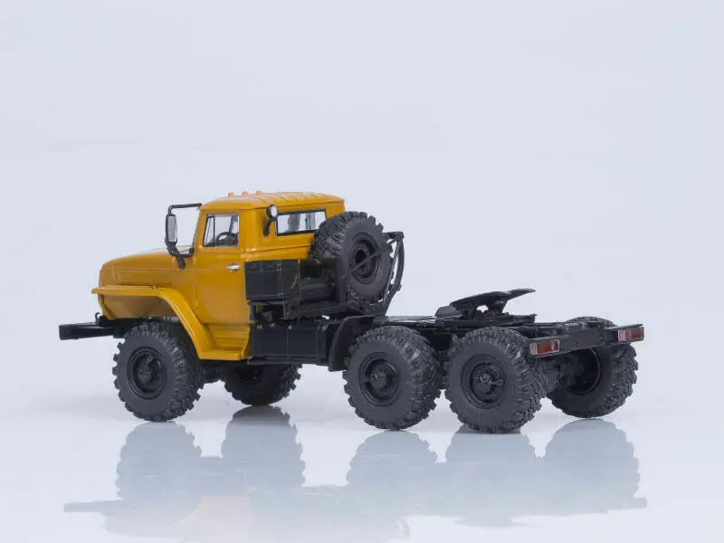 NEW EAC AUTOHISTORY 1 43 URAL 44202-0311-31 Truck TRACTOR Diecast model for collection gift