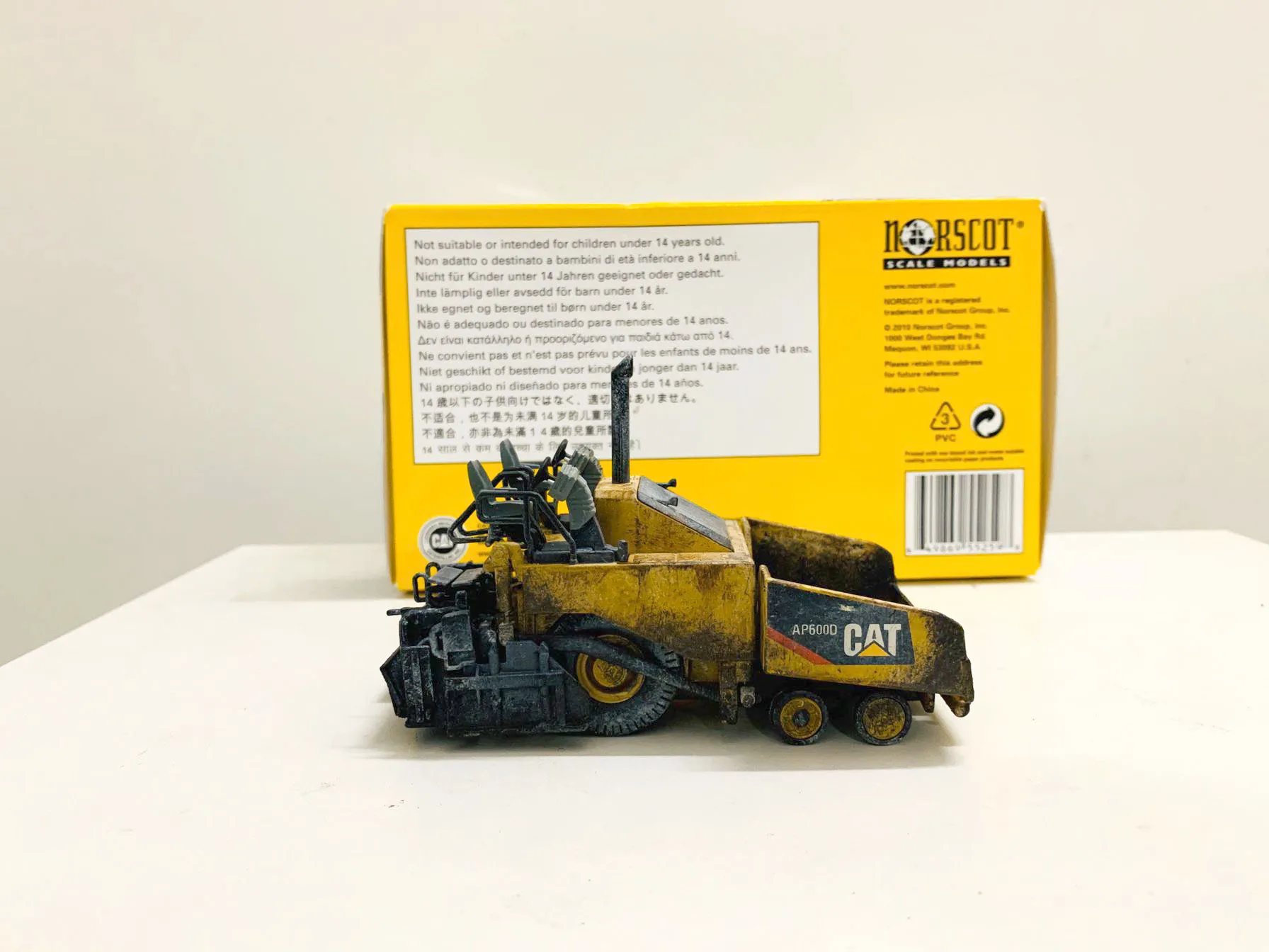 Ap600d Asfalt Paver Modderige Editie 1:50 Schaal Diecast Metalen Model Verzamelbare Werktuigbouwkunde Model 55259